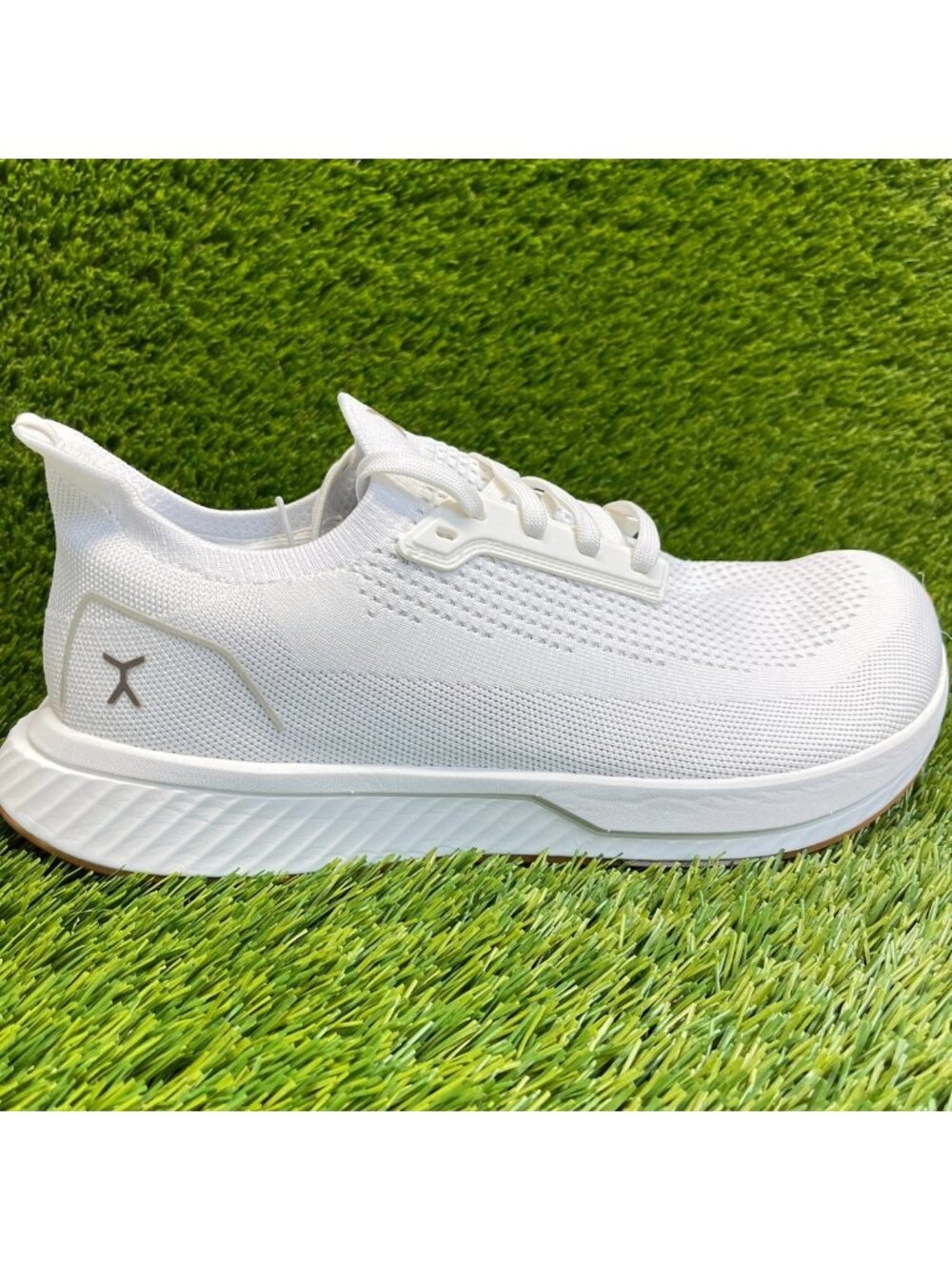 Flux Footwear Adapt Runner White Gum Mens Size 12 Athletic Knit Shoes Sneakers